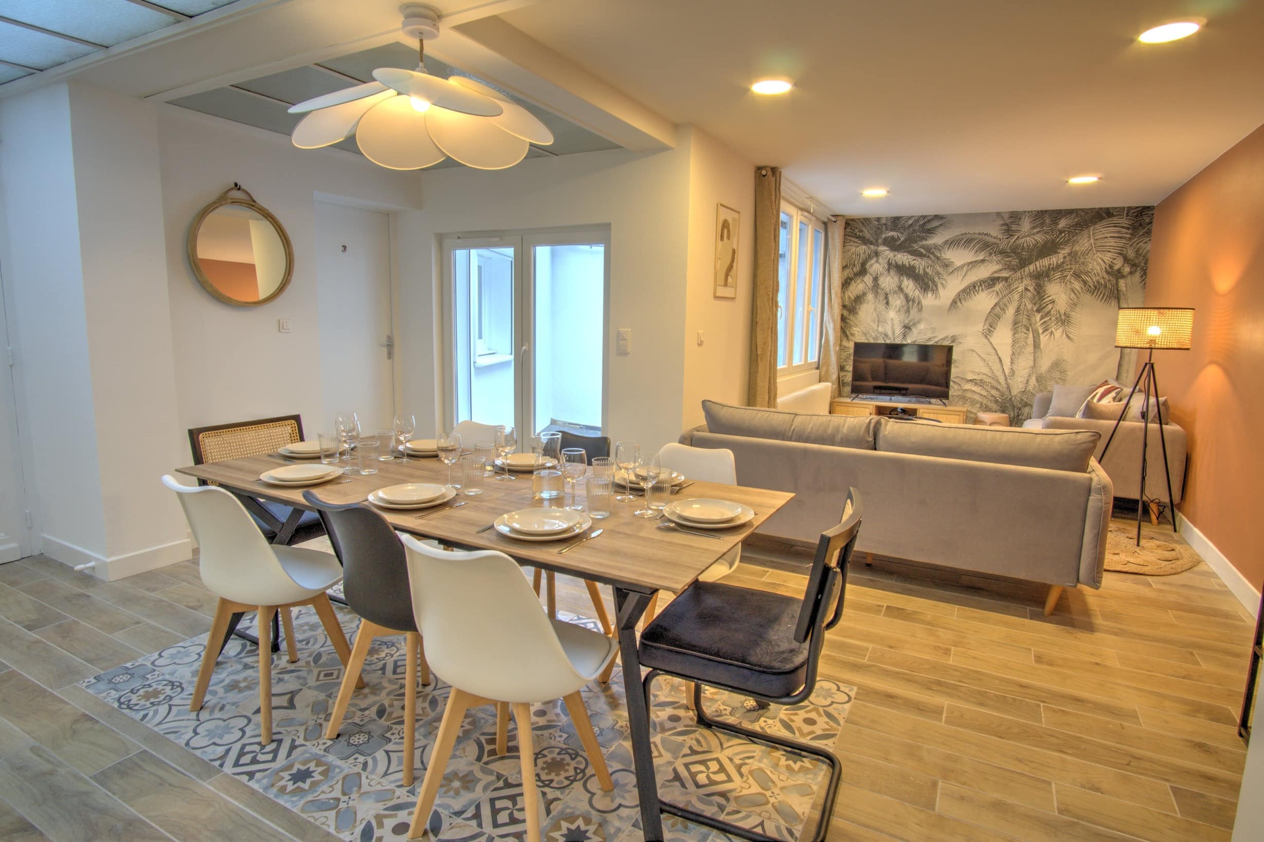 Saint Sebastien sur Loire salle à manger salon après travaux décoration type Airbnb