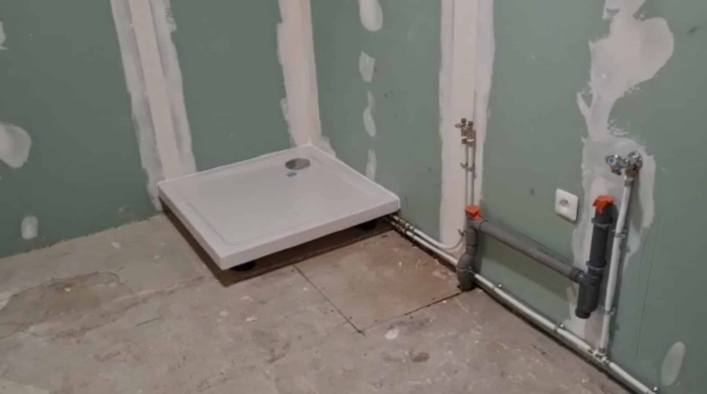 Sainte luce SDB en cour sde rénovation modification de plomberie et isolation